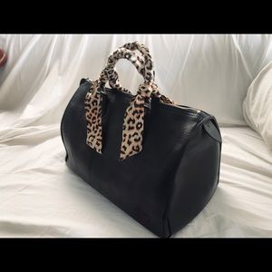 Authentic black Epi 30 Louis Vuitton speedy bag!